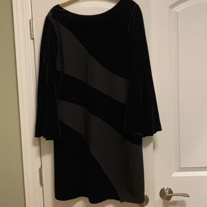 Tahari women’s bell sleeve dress. Size 14